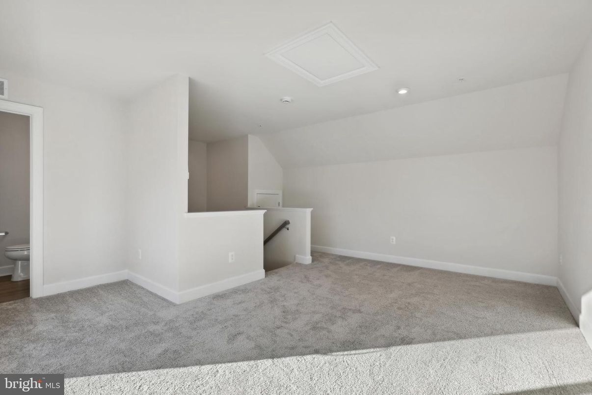 Bathroom, Empty room, Interior, Recessed Lighting