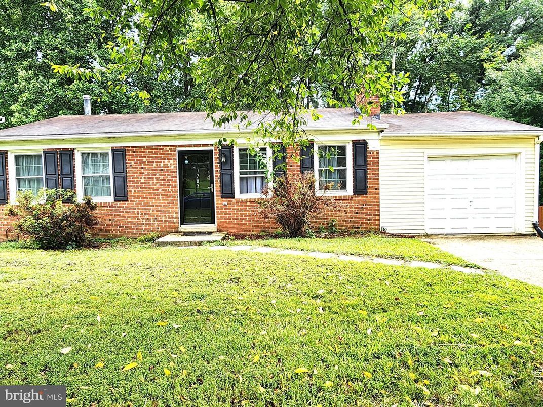 Attached, Exterior, Facade, Brick Facade, Ranch
