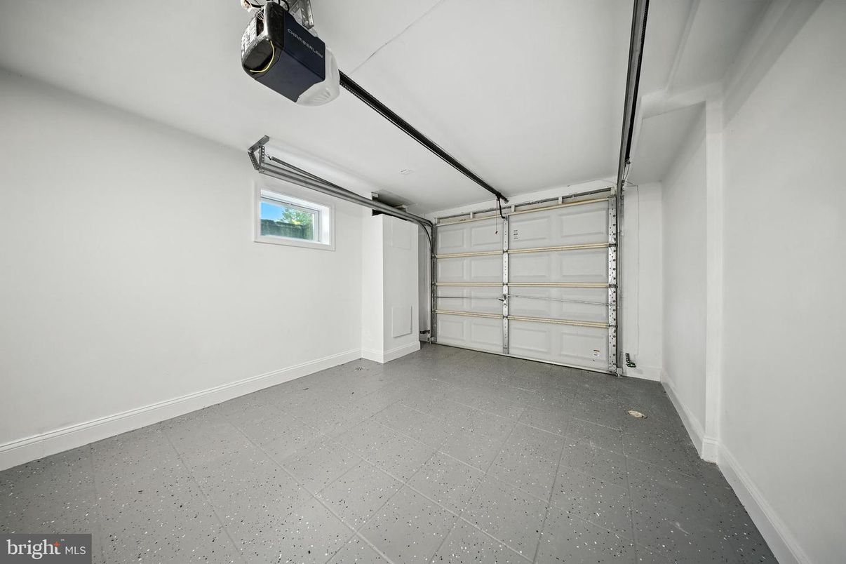 Garage, Interior