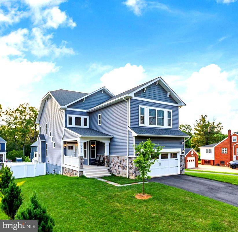Attached, Exterior, Facade, Farmhouse