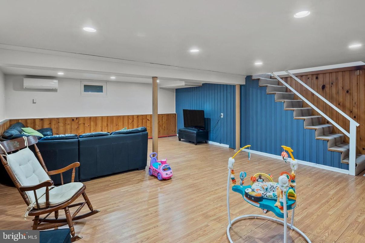 Interior, Recessed Lighting, Wood Texture Flooring, Wooden Walls