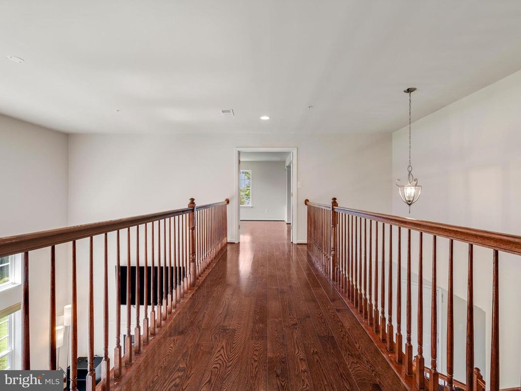 Interior, Pendant Lights, Recessed Lighting, Wood Texture Flooring