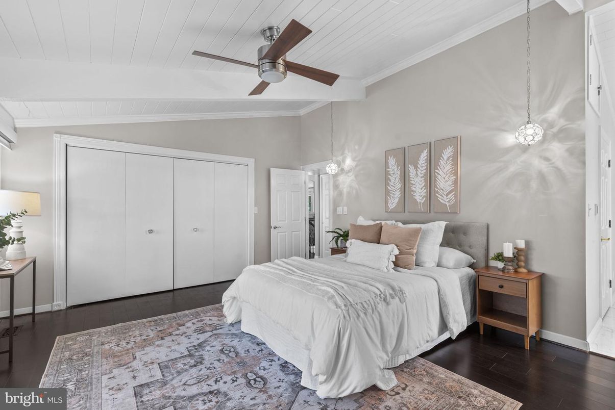 Bedroom, Interior, Pendant Lights, Wood Texture Flooring