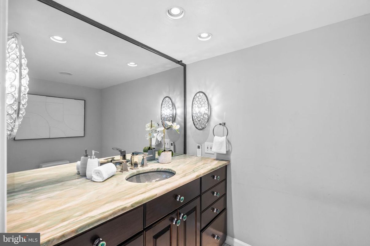 Bathroom, Interior, Recessed Lighting