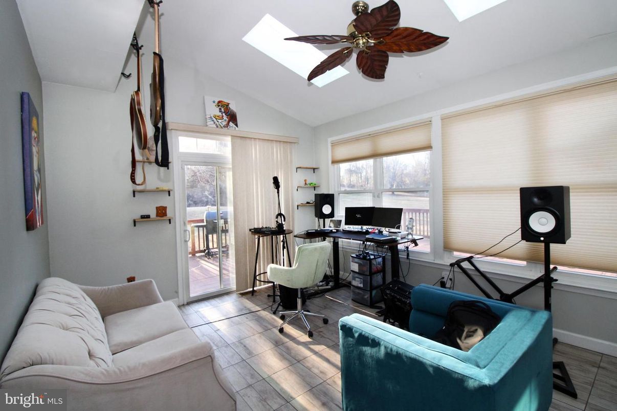 Home Office, Interior