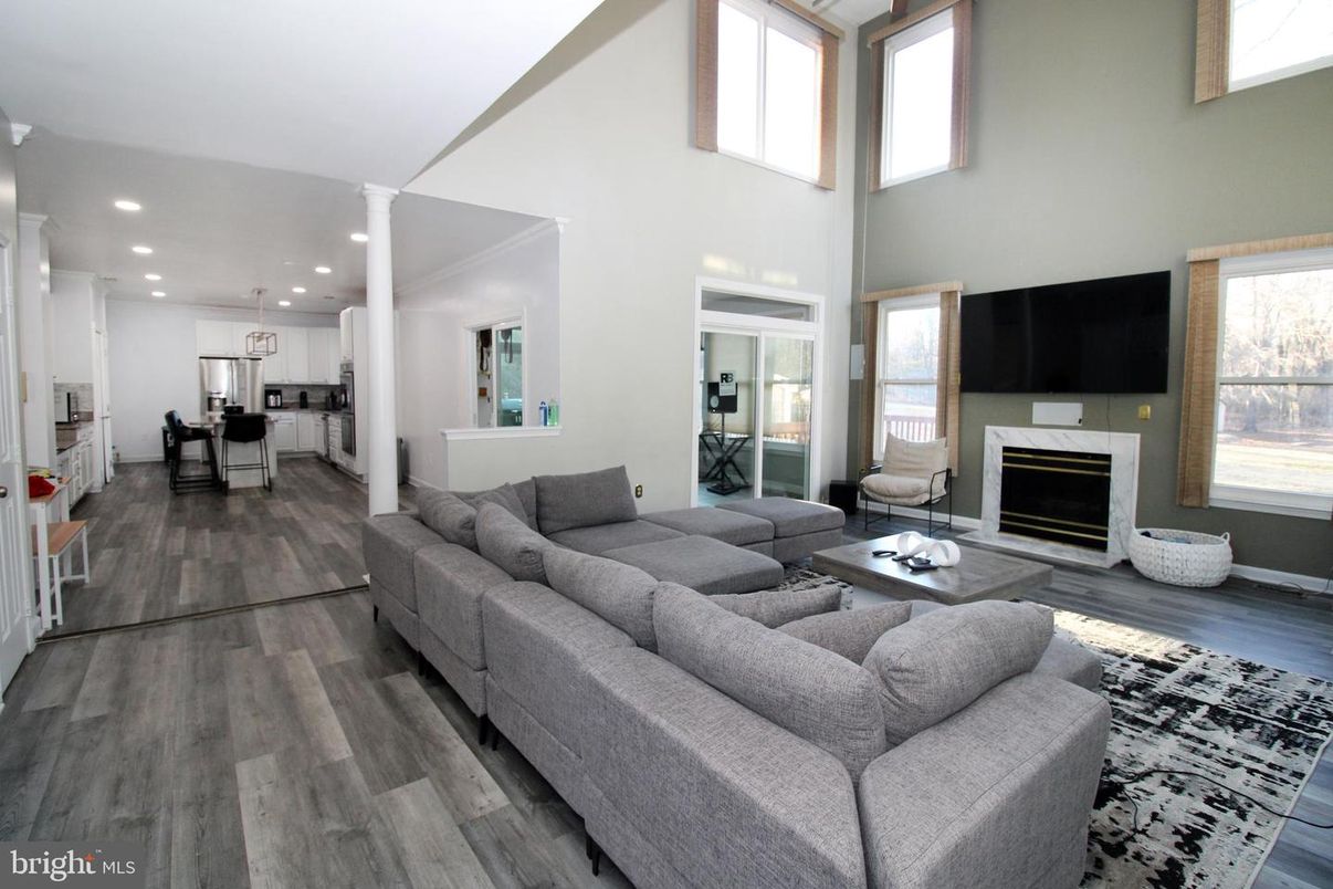 Interior, Kitchen, Living room, Pendant Lights, Recessed Lighting, Wood Texture Flooring