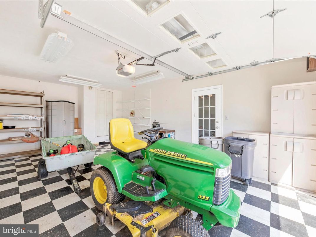 Garage, Interior