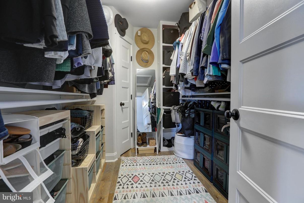 Interior, Walk-in Closets, Wood Texture Flooring