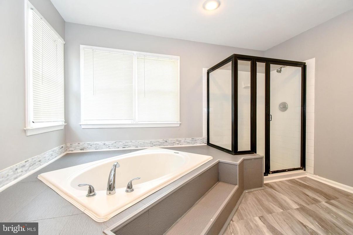 Bathroom, Interior, Recessed Lighting, Wood Texture Flooring