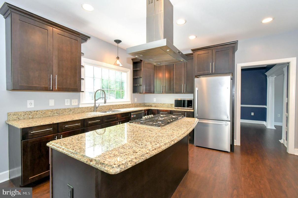Interior, Kitchen, Pendant Lights, Recessed Lighting, Wood Texture Flooring