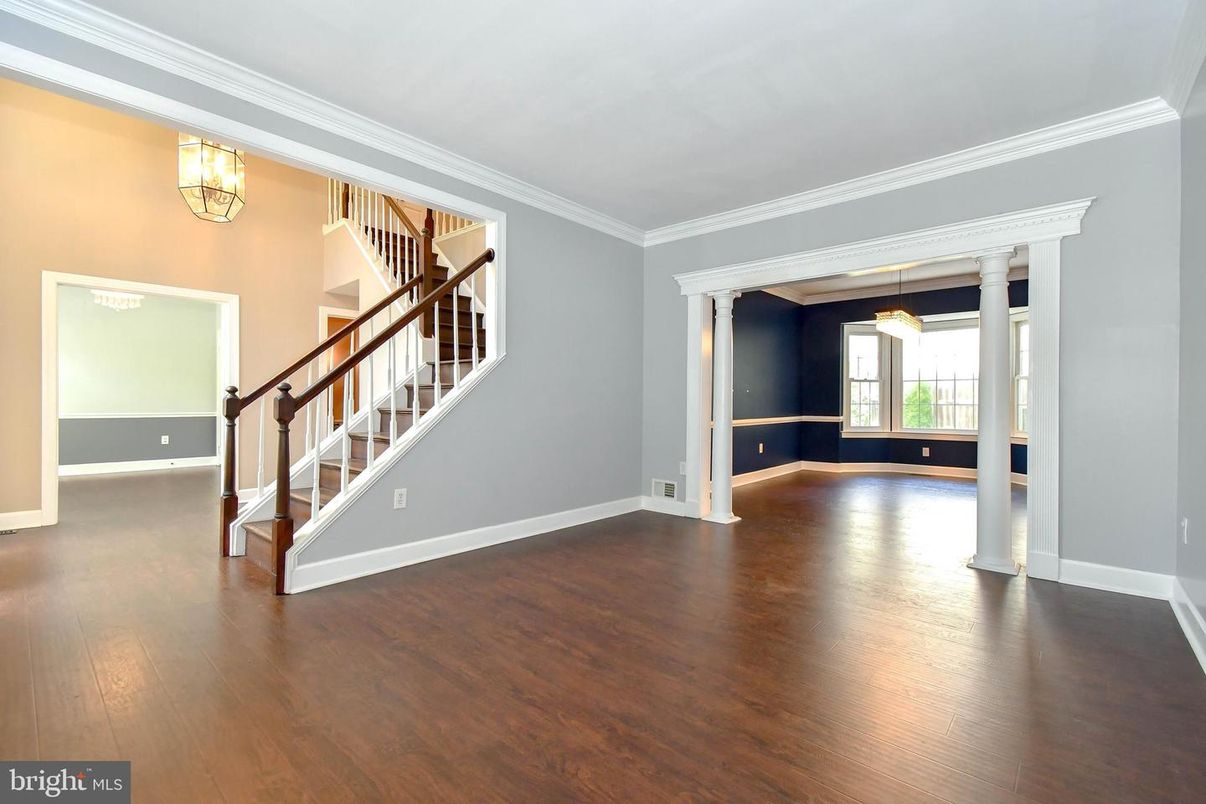 Empty room, Interior, Pendant Lights, Wood Texture Flooring