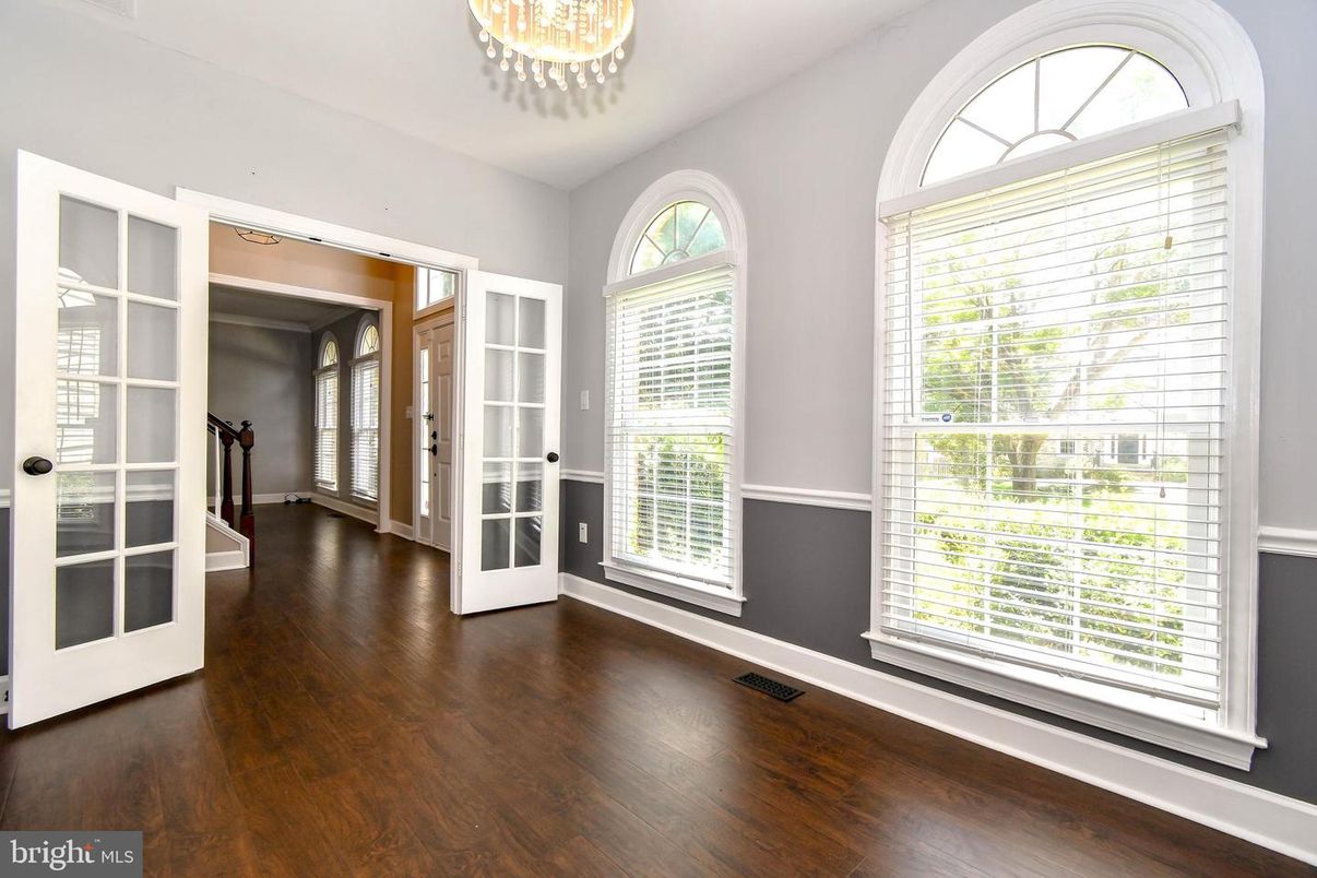 Chandelier, Interior, Wood Texture Flooring