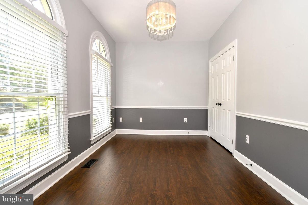 Chandelier, Empty room, Interior, Wood Texture Flooring