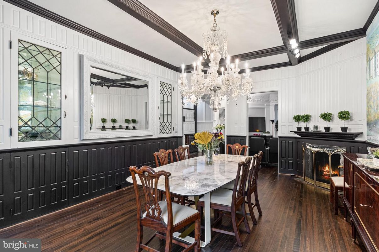 Chandelier, Dining room, Fireplace, Interior, Wood Texture Flooring