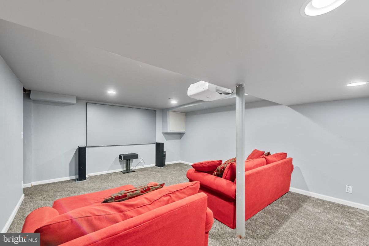Interior, Projection Screen, Recessed Lighting, Theatre Room