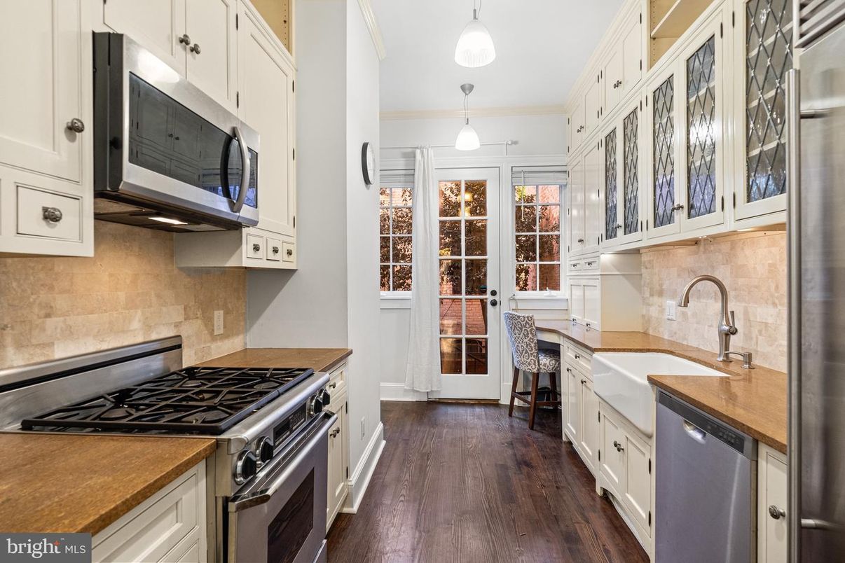 Interior, Kitchen, Pendant Lights, Wood Texture Flooring