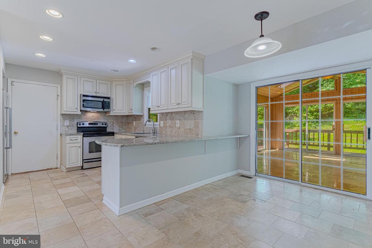 Interior, Kitchen, Pendant Lights, Recessed Lighting, Stainless Steel Appliances