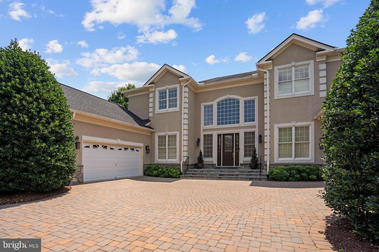 Attached, Exterior, Facade, Brick Traditional