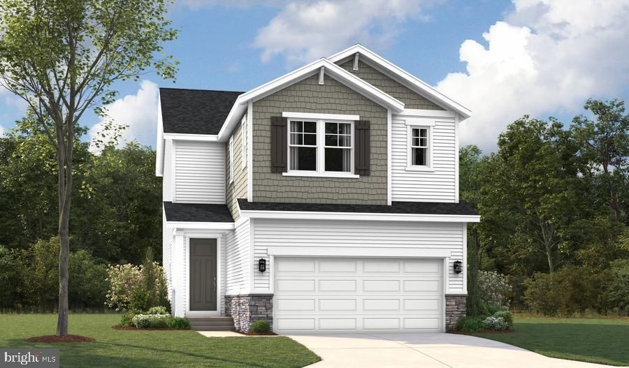 Attached, Exterior, Facade, American Craftsman