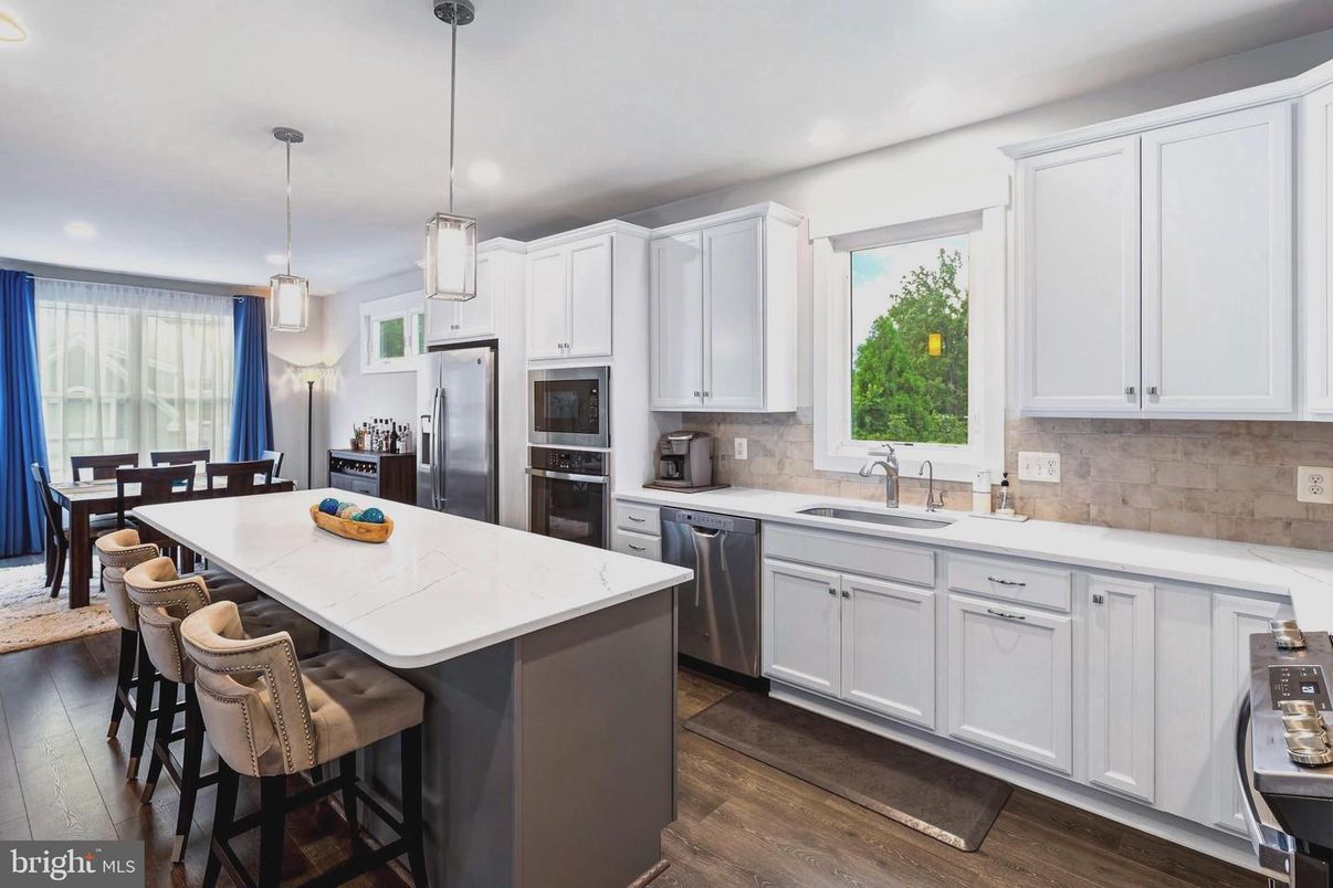 Dining room, Interior, Kitchen, Pendant Lights, Recessed Lighting, Stainless Steel Appliances, Wood Texture Flooring