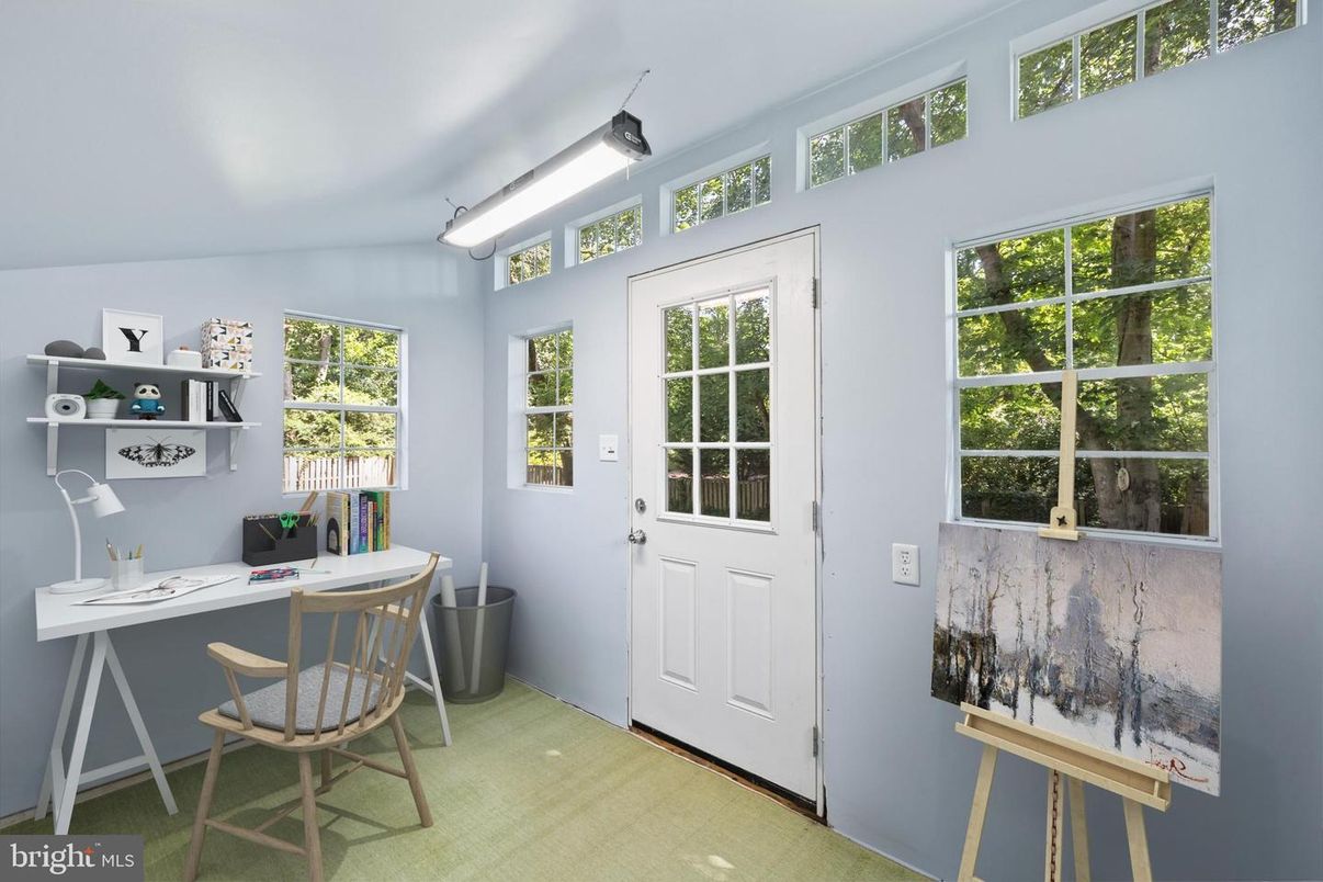 Home Office, Interior