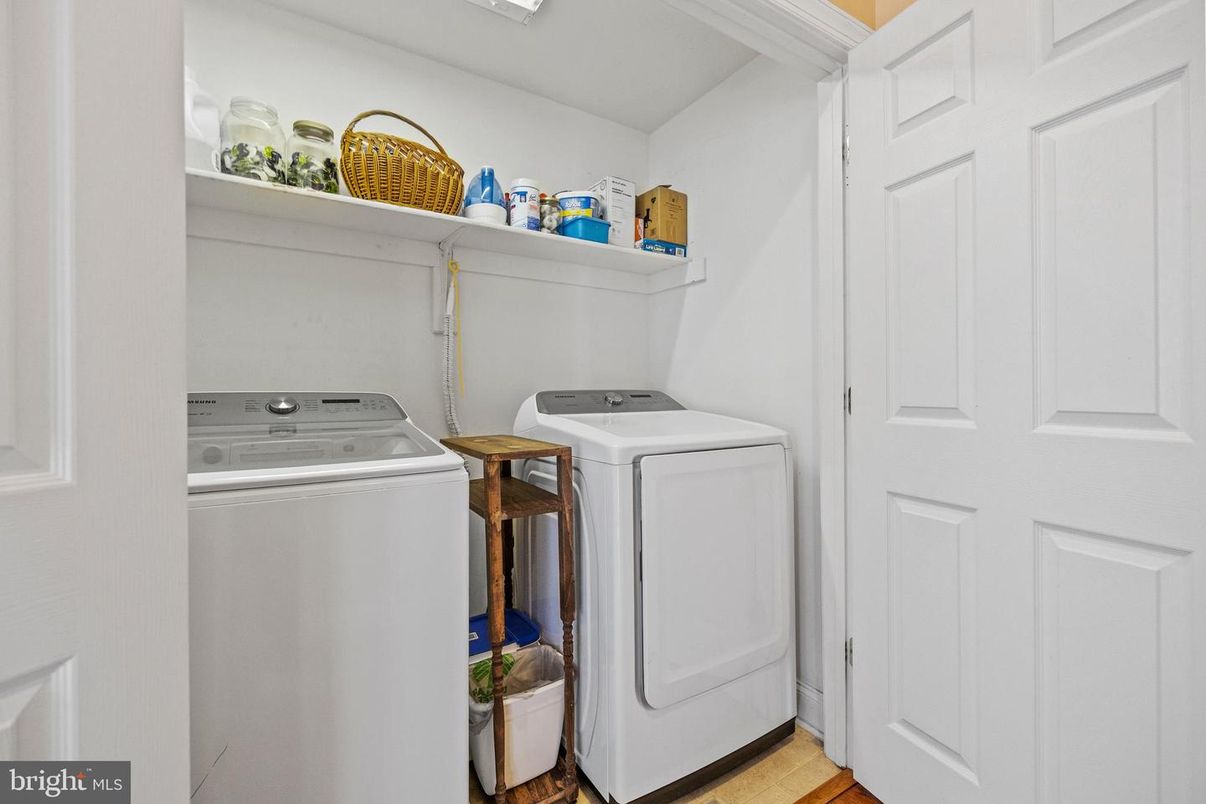 Interior, Utility Closets, Washer, Wood Texture Flooring