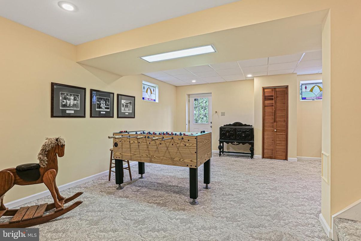 Game Room, Interior, Recessed Lighting