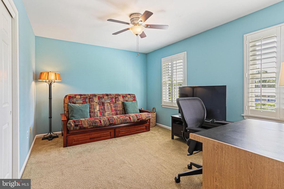 Home Office, Interior