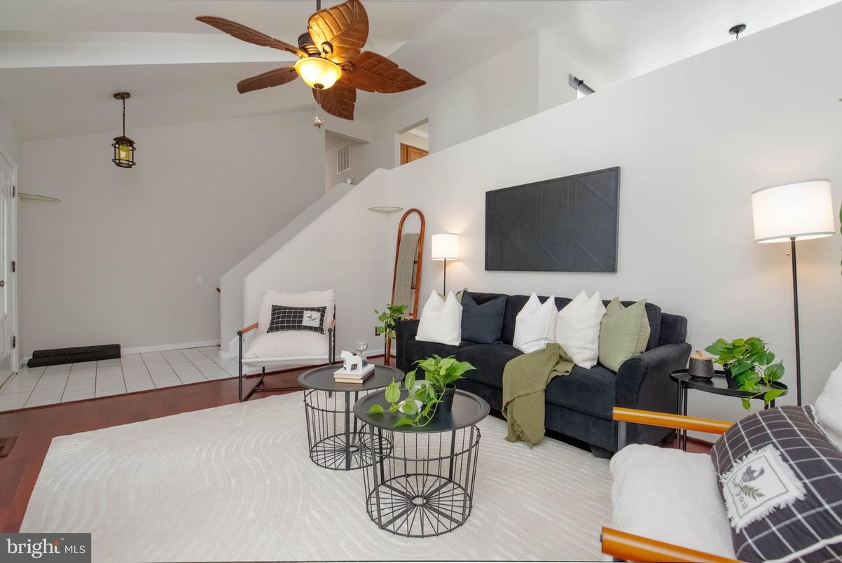 Interior, Living room, Pendant Lights