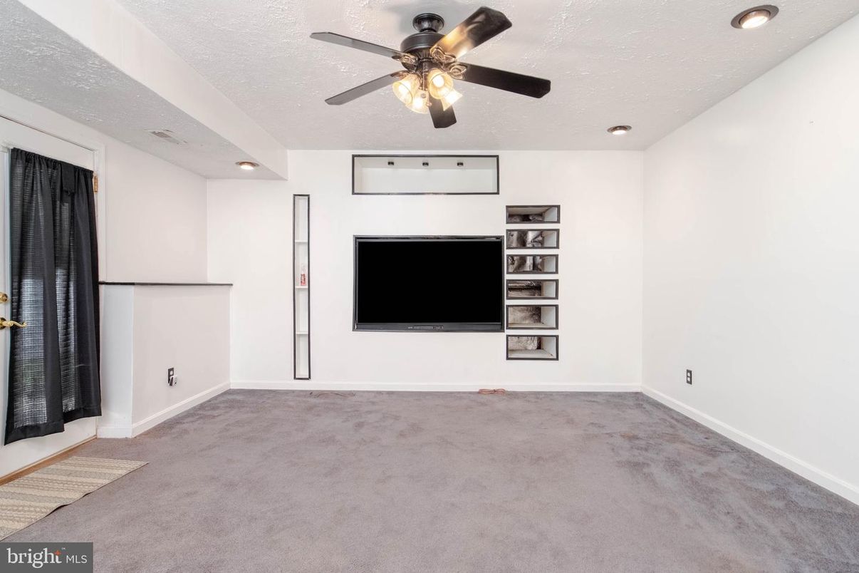Empty room, Interior, Recessed Lighting