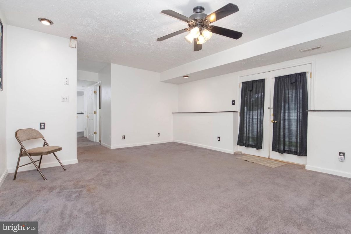 Empty room, Interior, Recessed Lighting