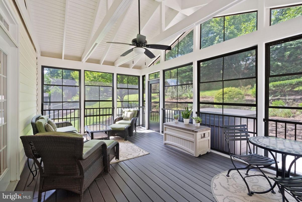 Interior, Sun Room, Water, Wood Texture Flooring