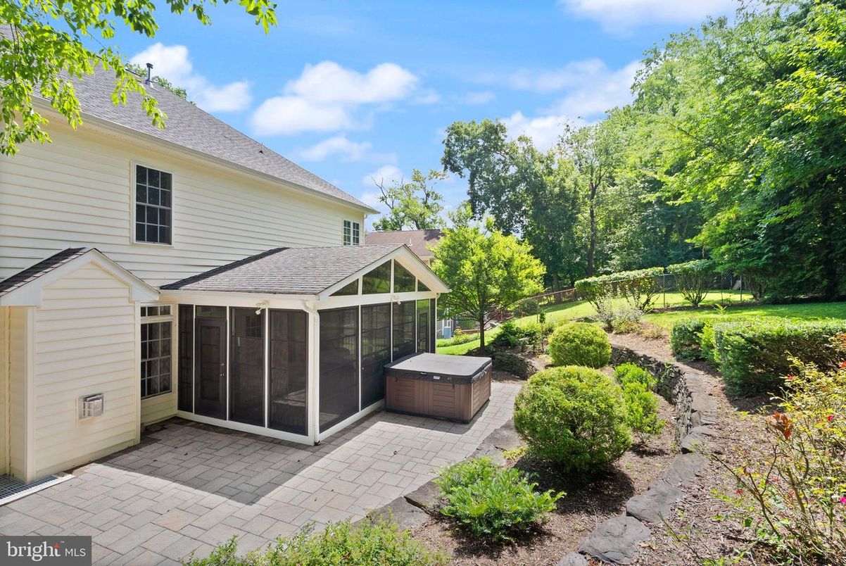 Backyard, Exterior, Hot Tub