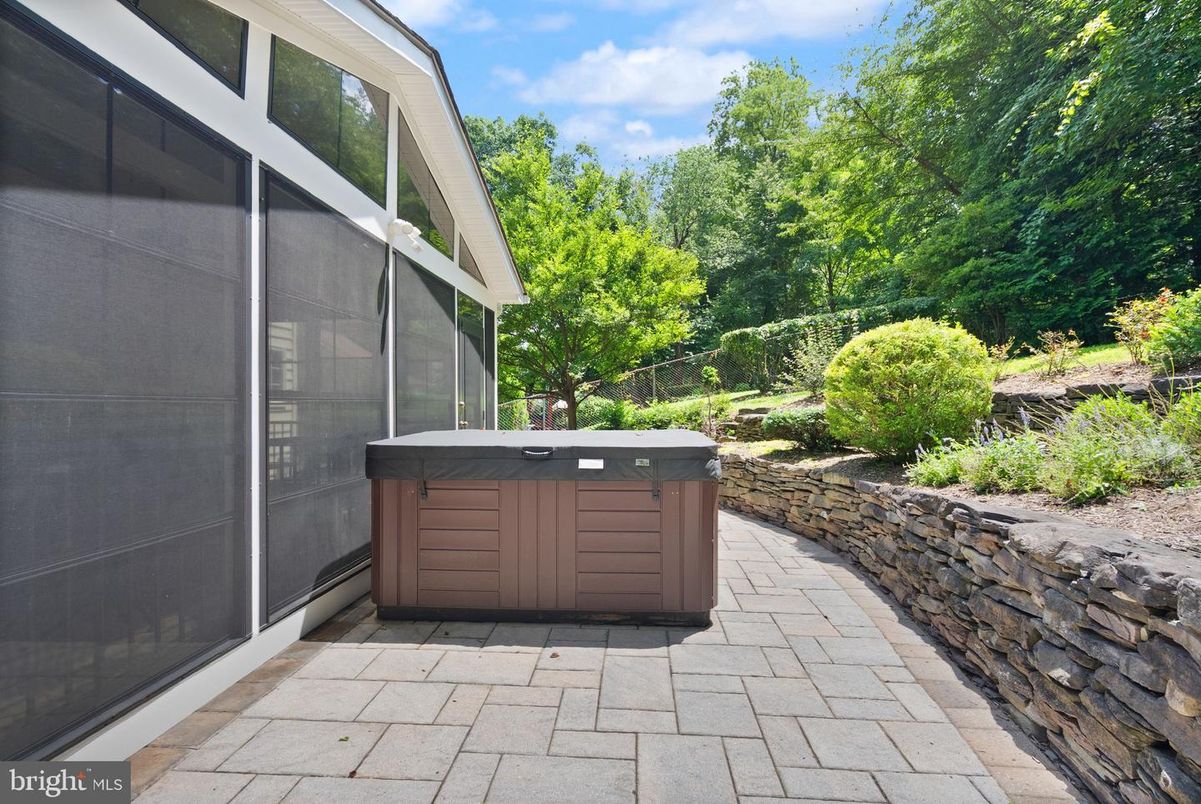 Exterior, Hot Tub