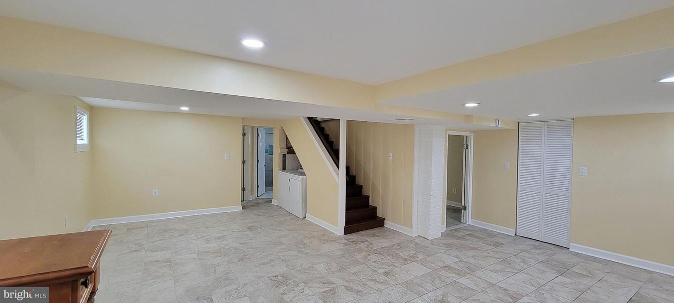 Empty room, Interior, Marble, Recessed Lighting