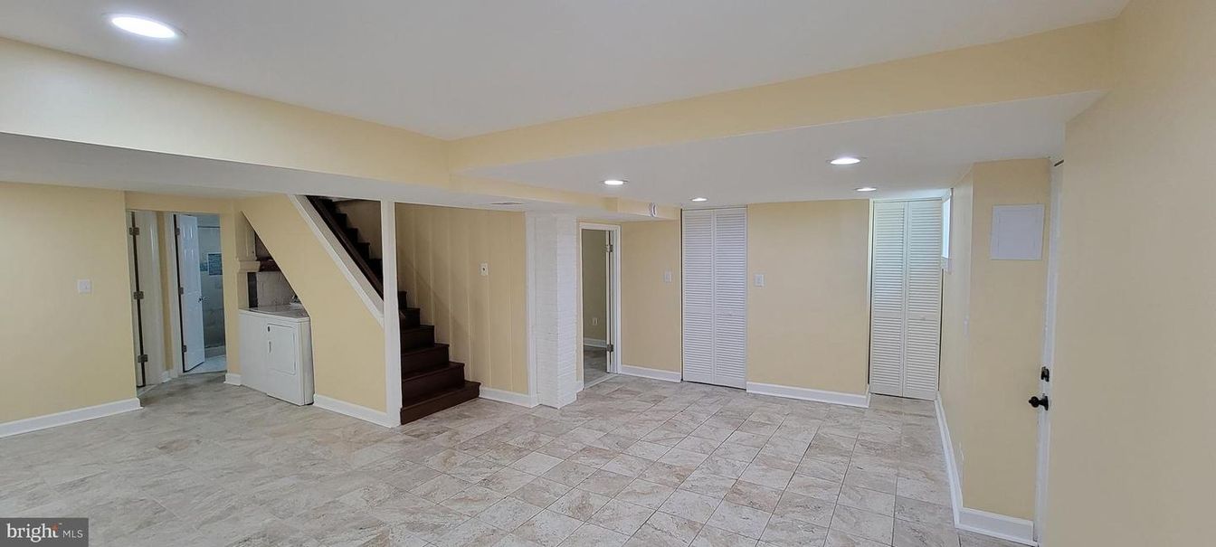 Empty room, Interior, Marble, Recessed Lighting