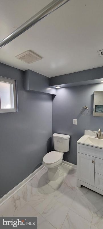 Bathroom, Interior, Marble, Recessed Lighting