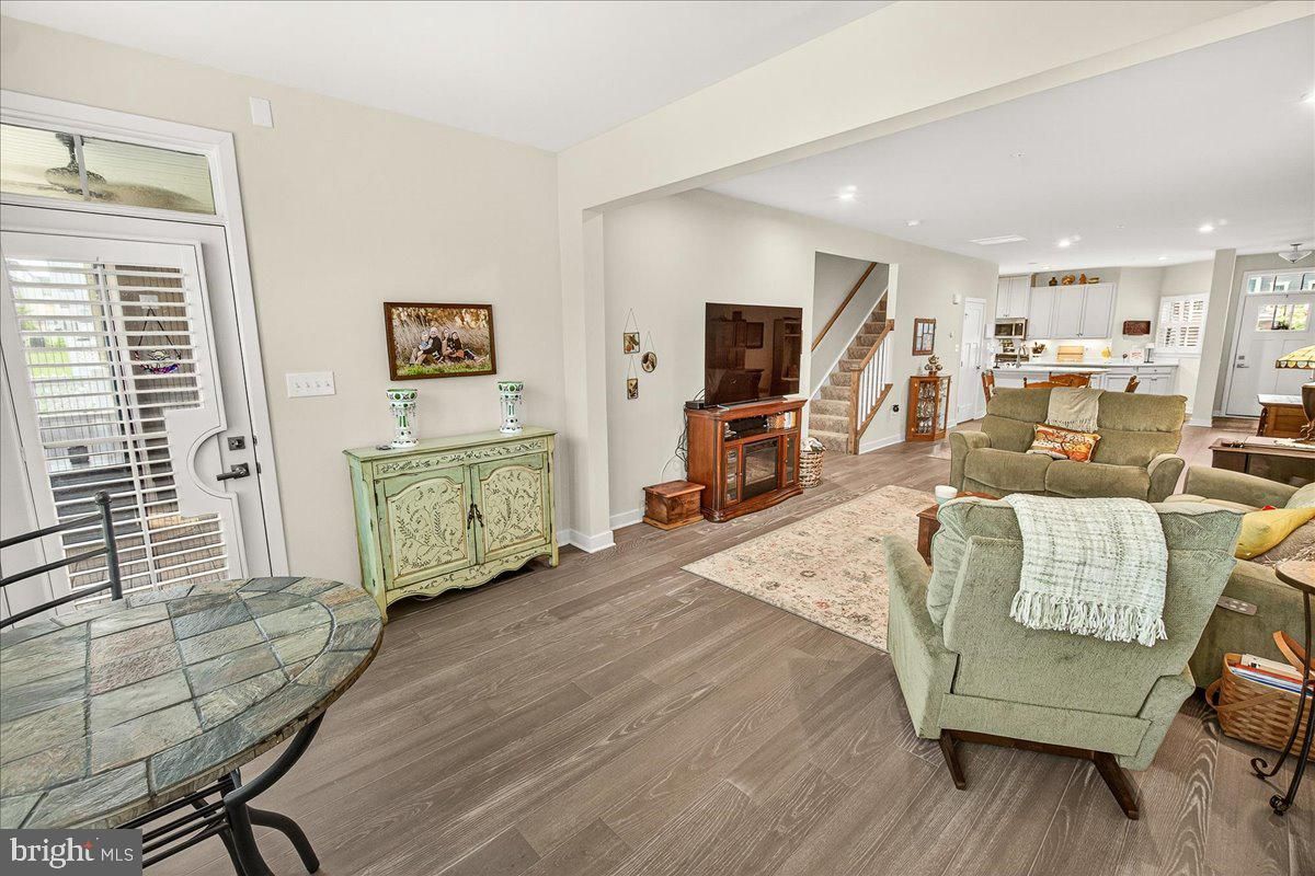 Interior, Kitchen, Living room, Recessed Lighting, Wood Texture Flooring