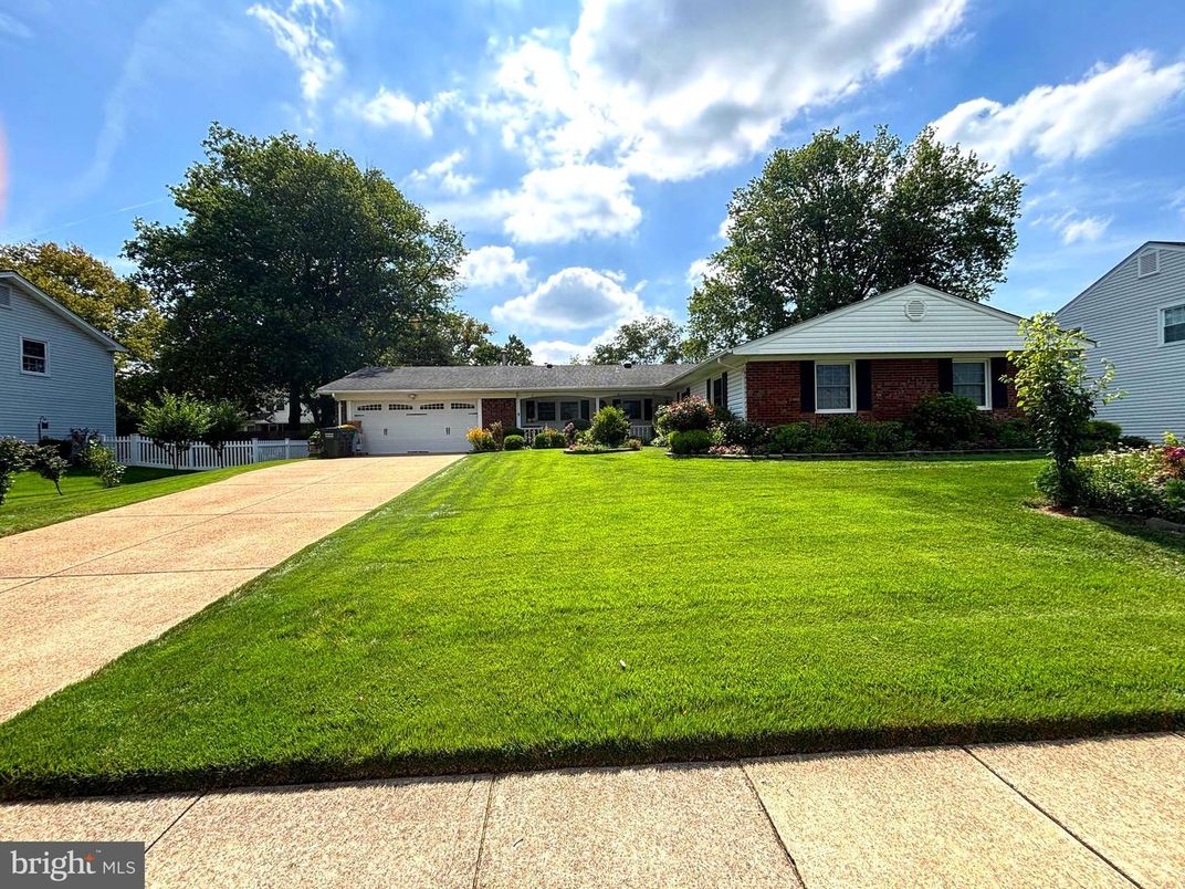 Attached, Exterior, Facade, Brick Facade, Ranch
