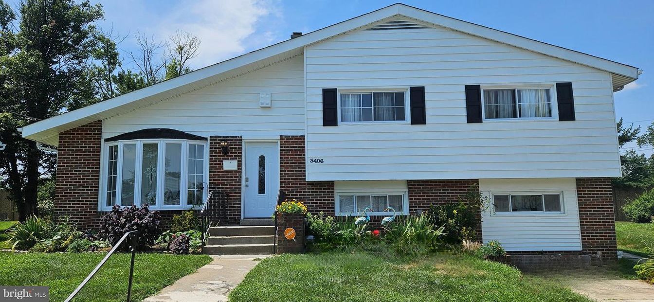 Exterior, Facade, Brick Facade, Split Level
