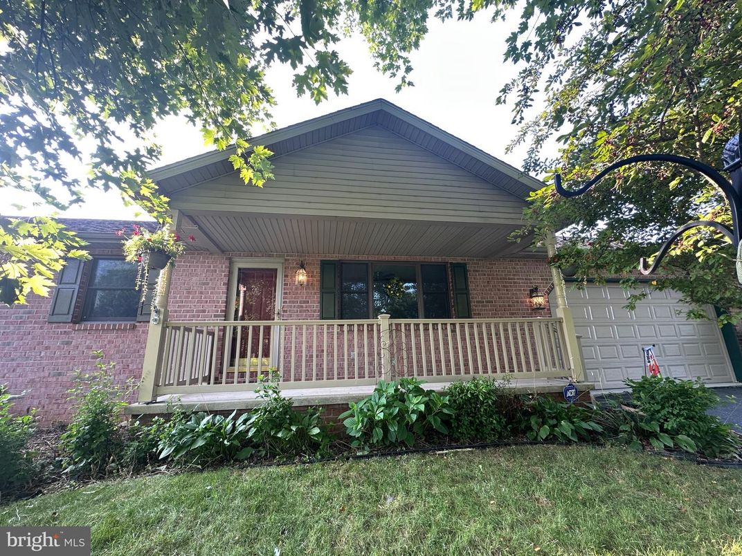 Exterior, Facade, Brick Facade, American Craftsman