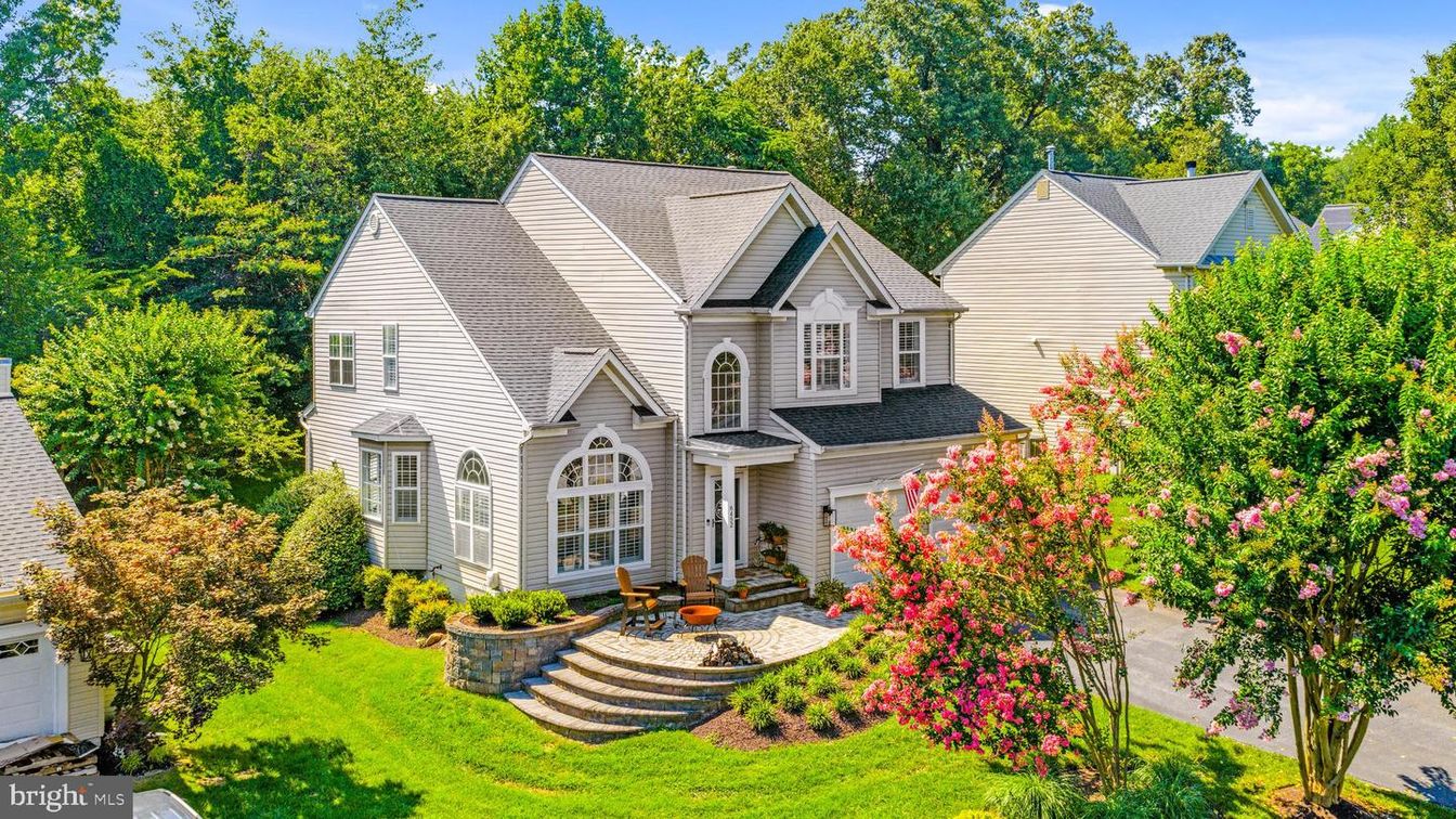 Backyard, Exterior, Facade, Queen Anne Victorian