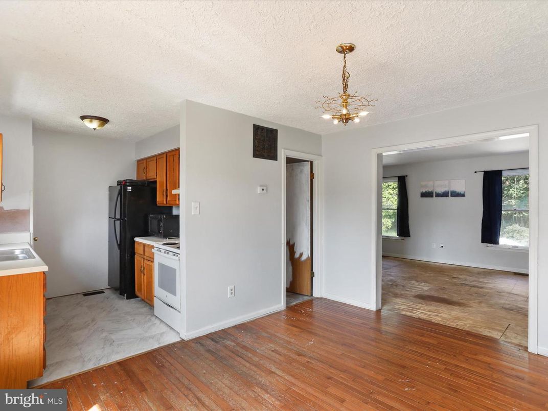 Interior, Kitchen, Pendant Lights, Wood Texture Flooring