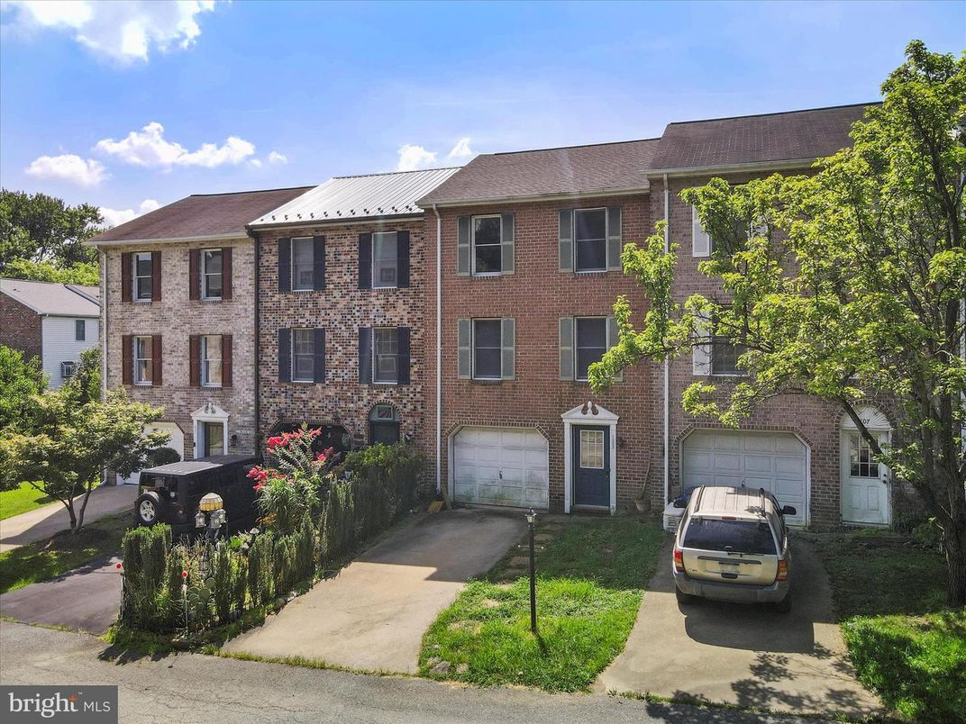 Attached, Exterior, Facade, Brick Facade, Solar Panels, Georgian