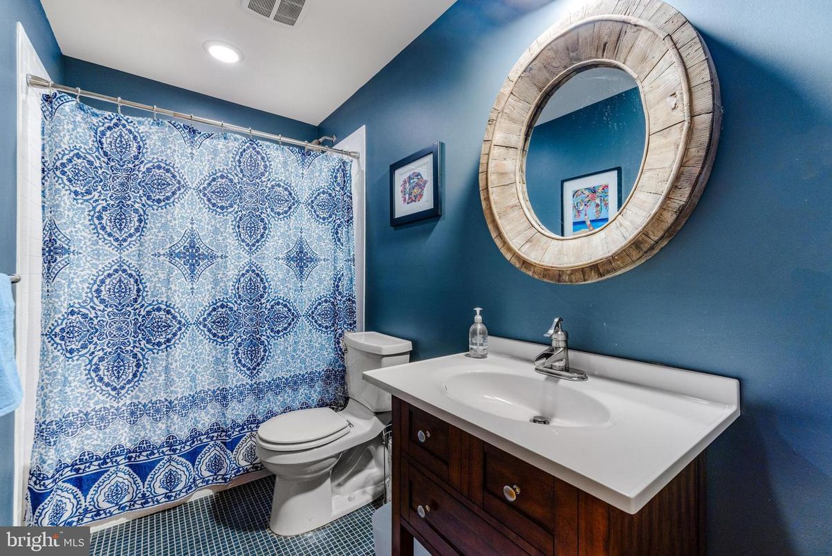 Bathroom, Interior, Recessed Lighting
