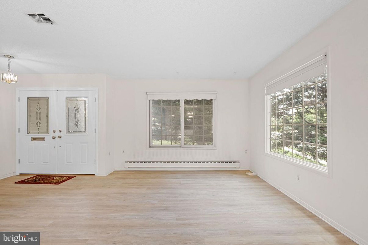 Empty room, Interior, Pendant Lights, Wood Texture Flooring