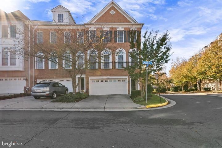 Attached, Exterior, Facade, Brick Facade, Rowhouse