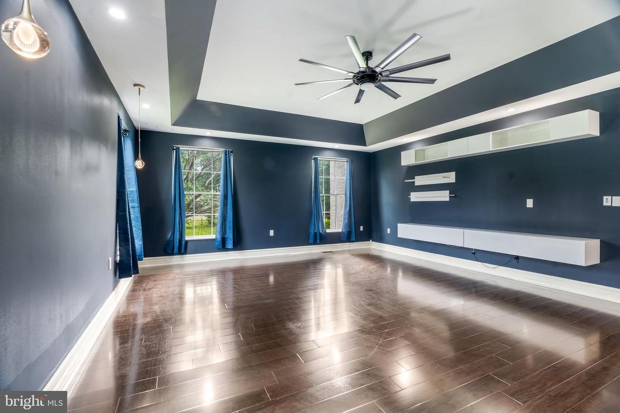 Empty room, Interior, Pendant Lights, Recessed Lighting, Wood Texture Flooring