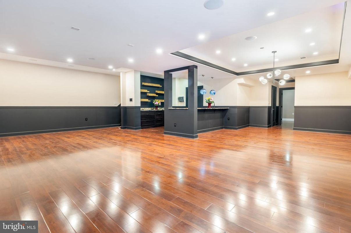 Interior, Pendant Lights, Recessed Lighting, Wood Texture Flooring