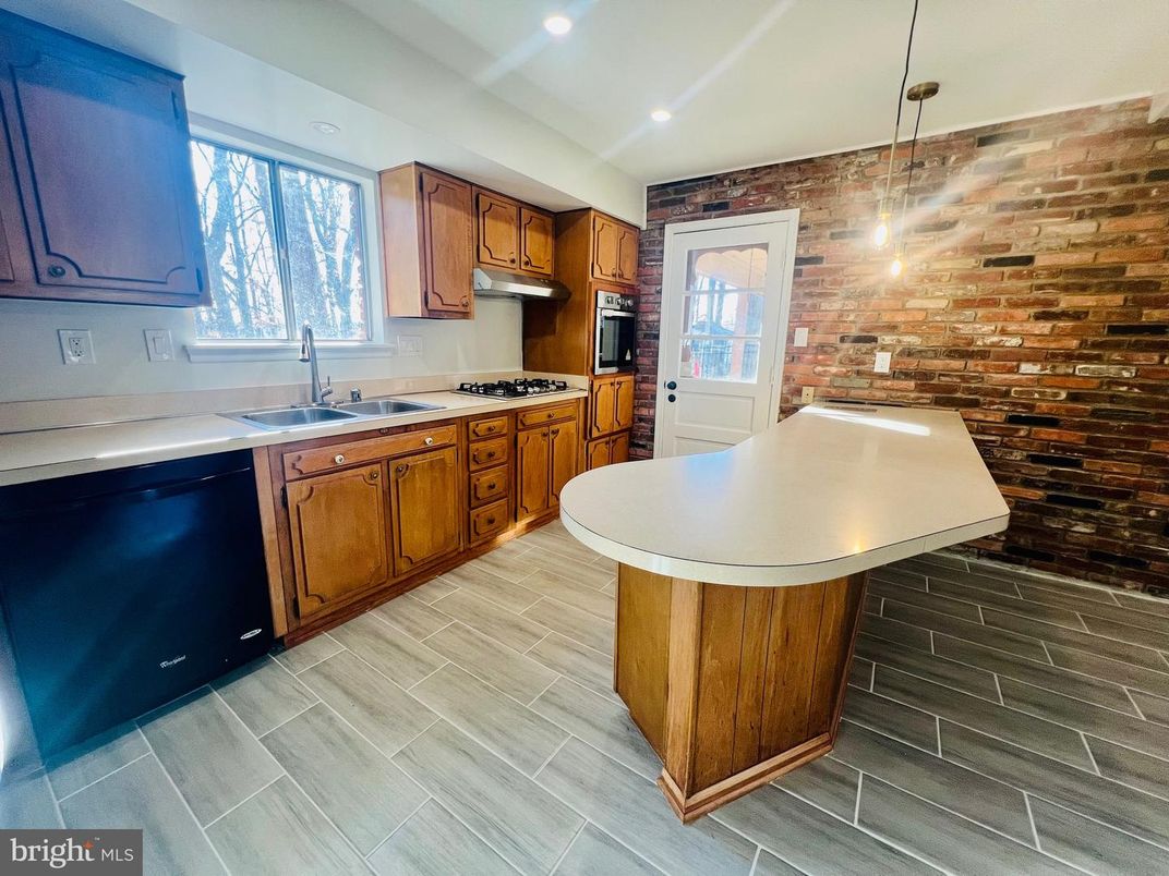 Interior, Kitchen, Pendant Lights, Recessed Lighting, Stone Walls, Wood Texture Flooring